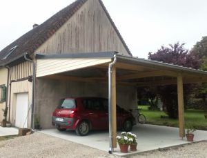 Création d'un carpot en tole bac acier,Habillage des dessous de toit en bardage, isolation des rampants avec bonne isolation, pose de velux, volet roulant solaire et création de chevêtre avec évasement au maximum pour un apport lumineux à couetron au perche 41.