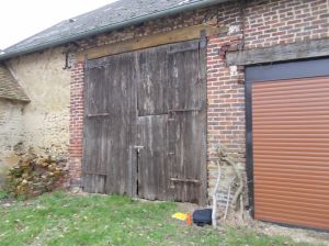 Pose d'une porte de garage motorisé en alu coloris chêne doré sur Savigny sur Braye (41).s chêne doré sur Savigny (41).