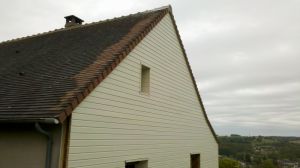 Isolation des combles aménageables et isolation thermique par l'extérieur sous bardage bois à Bessé-sur-Braye (72)