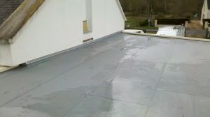 Isolation RT 2012 et étanchéité sur ancienne toiture terrasse à LARVARDIN (41), changemet de l'ensemble des menuiserires avec profilé aluminium.