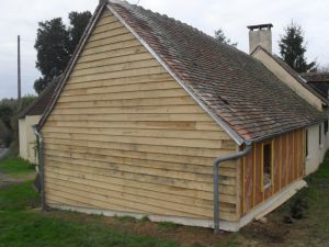 Isolation par l'Extérieur sous planches de châtaignier sur cette ancienne bâtisse de BOULOIRE (41). Dossier ANAH.