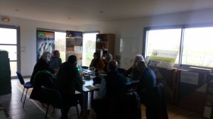 Visite ce matin chez VIVRE ECO : François BONNEAU, Président de la Région Centre, Sandrine TRICOT, Conseillère Régionale, Karine Gloanec Maurin, Ex-Députée Européenne, Grégory GABORET, Conseiller au cabinet, en présence de Michel DENIAU, Maire d'EPUISAY. Débats sur l'Ossature Bois, la Rénovation Energétique, les plates-forme de rénovation, la formation des apprentis et artisans, les financements, la protection des particuliers, les projets de développement économique sur Epuisay,... avant un passage chez COBAT, avec Stephane Fernande et Nicolas Nicolas Causse.