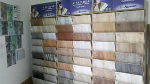 Présentoir parquet Alsafloor showroom Epuisay Loir et Cher Vendôme 72 41